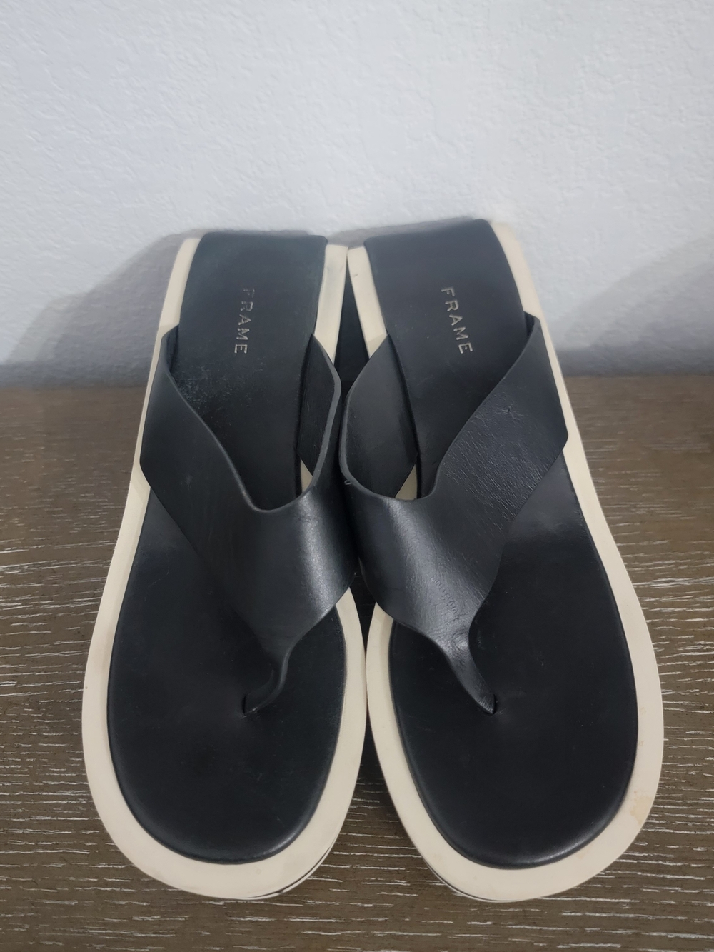 FRAME Le Ocean Black Platform Flip Flop Thong Sandal Cream Trim Sz 38 Spain US 8 - Picture 3 of 7